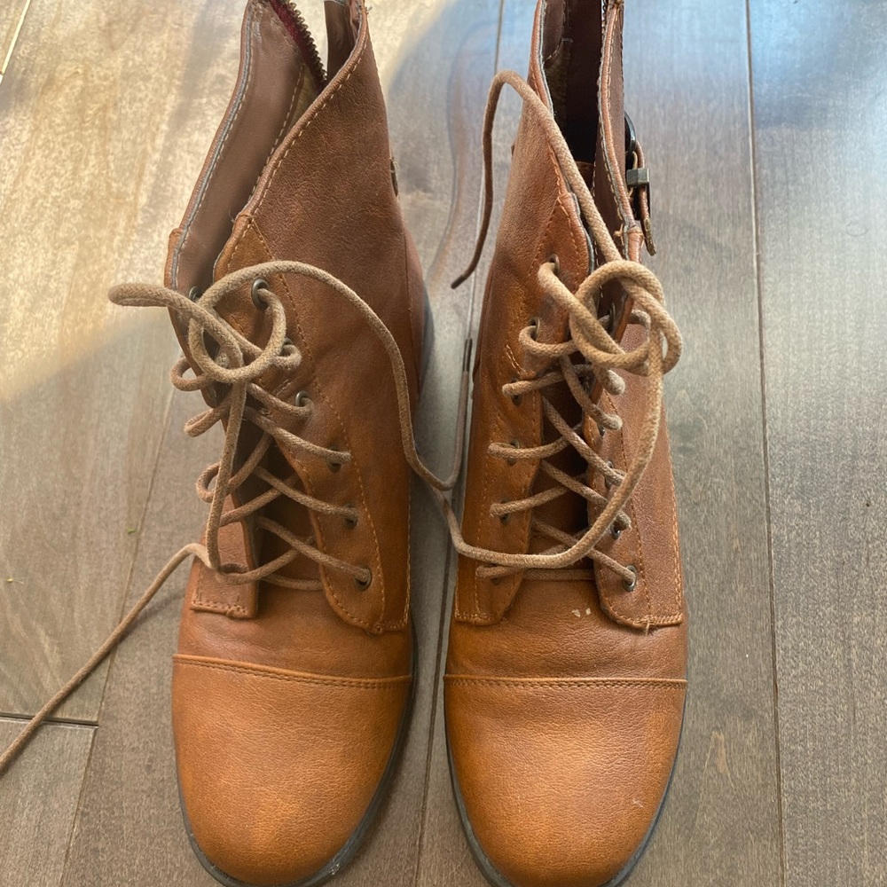 Winter/ Fall boots - Picture 2 of 4